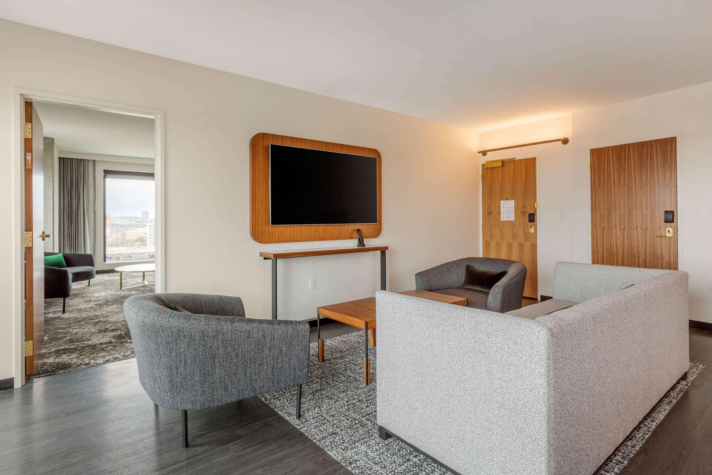 Cambria Hotel Boston Downtown - Seaport Exterior foto